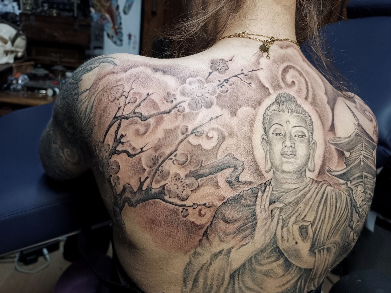 Cover-up tattoo – former tribal tattoo as lion head on the upper arm